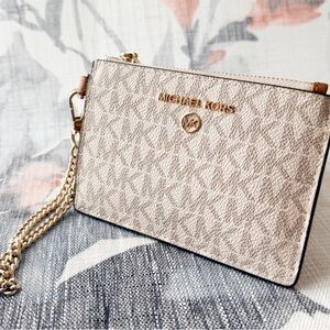 Michael Kors Jet Set Charm Medium Top-Zip Wristlet